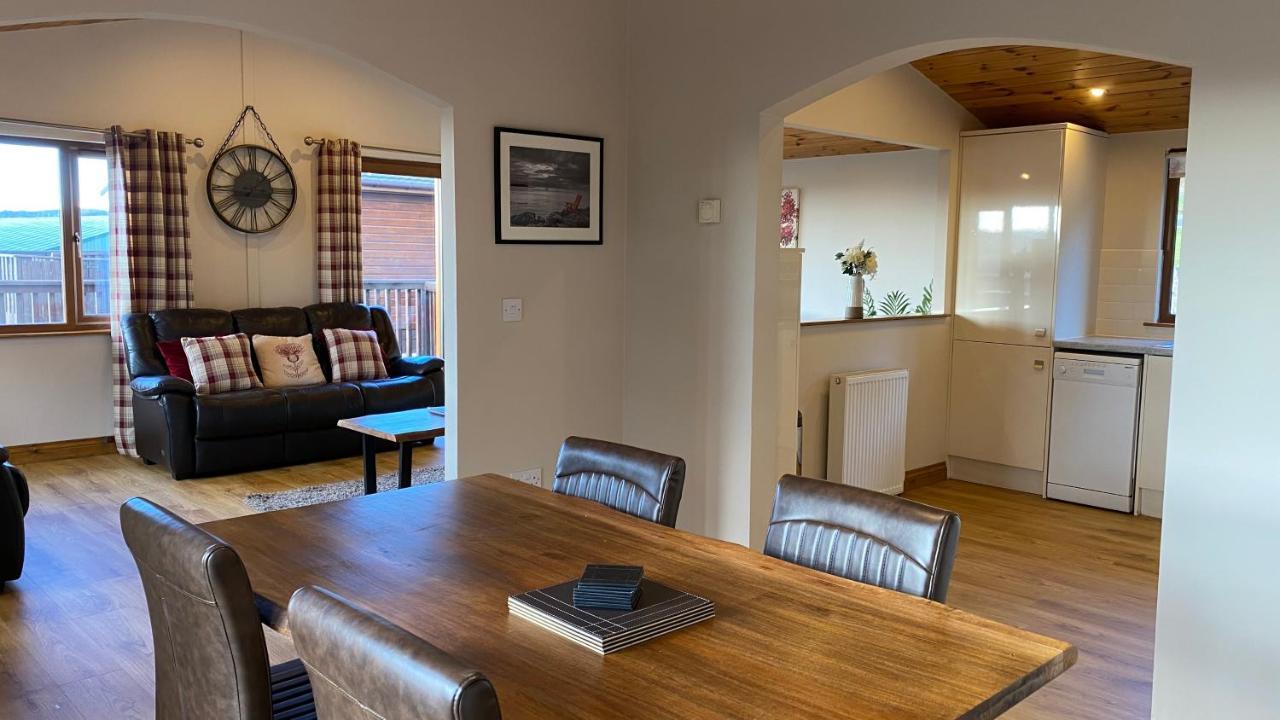 Kingfisher Lodge With Hot Tub Cupar Exterior photo