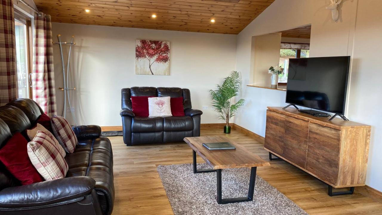 Kingfisher Lodge With Hot Tub Cupar Exterior photo
